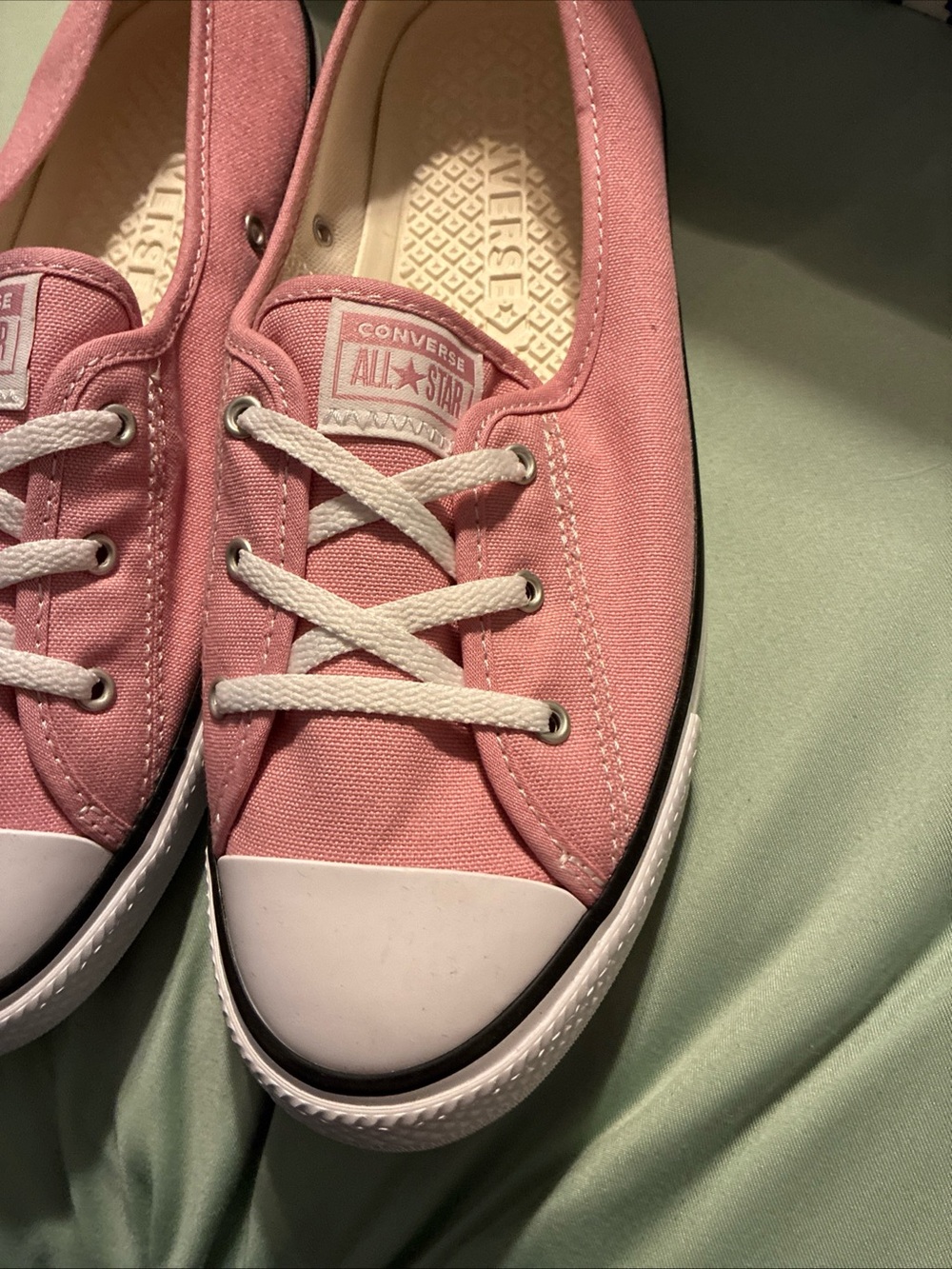 Converse ladies slip on sneaker size 10 - Picture 3 of 8